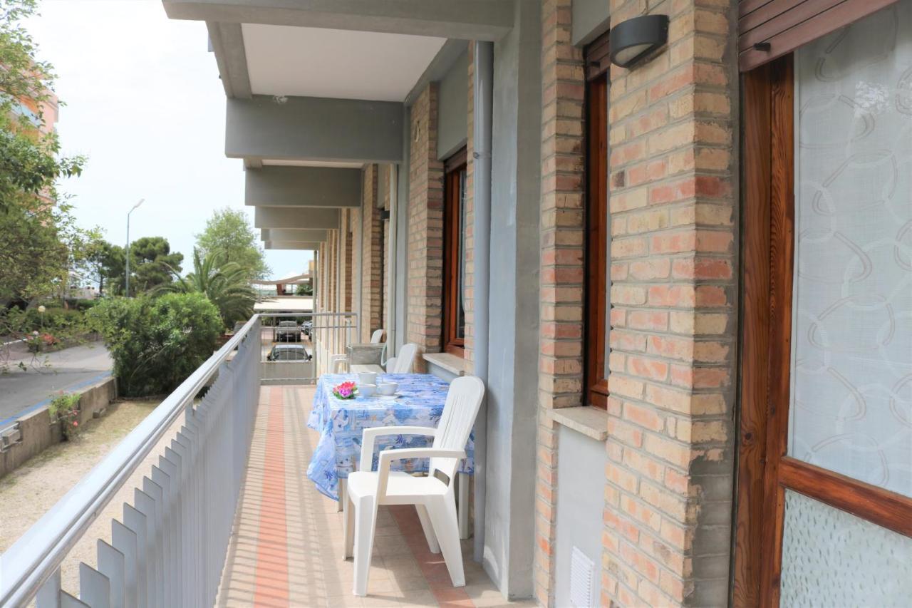 Ca' Laurana Apartment Bibione Bagian luar foto